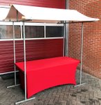 2 meter tafelmarktkraam met rode afrok huren Almere